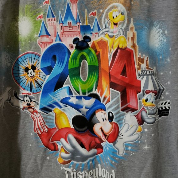 DisneyLand Resort Grey Tshirt - Picture 3 of 5